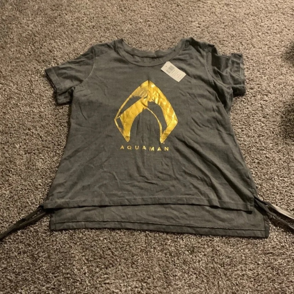 Her Universe DC Comics Aquaman Shirt Size Large